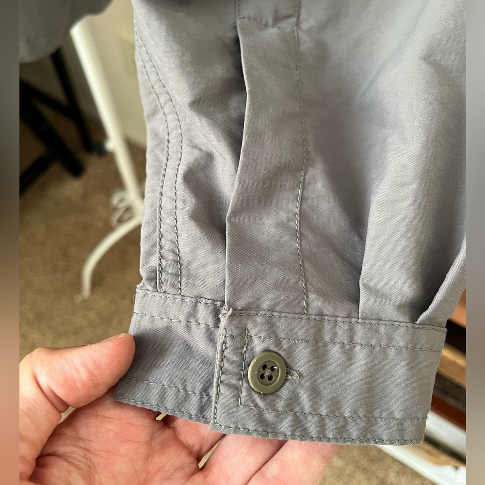 EUC Men's Mountain Hardware Gray shirt - Picture 9 of 16